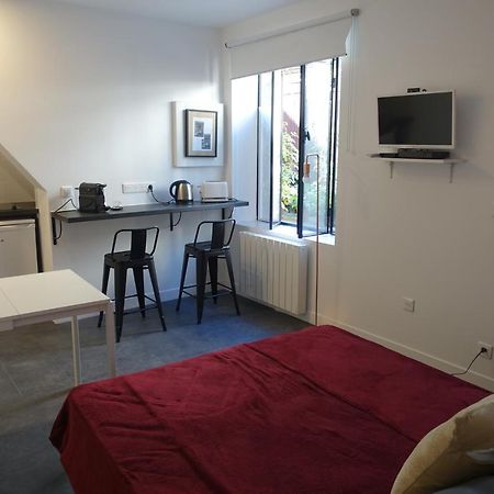 Cite Pilleux - Cozy Apartment In A Private Lane パリ エクステリア 写真