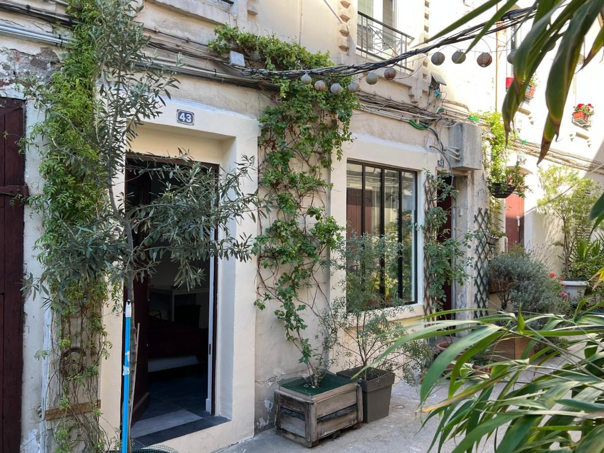 Cite Pilleux - Cozy Apartment In A Private Lane パリ エクステリア 写真
